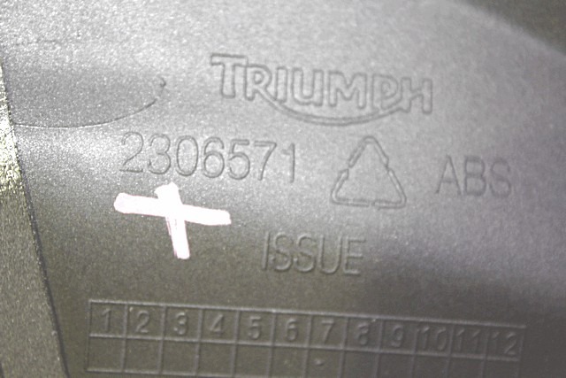 TANKVERKLEIDUNG OEM N. T2306571 GEBRAUCHTTEIL  MOTO TRIUMPH SPEED TRIPLE 1050 (2011 - 2013) 515NV  HAUBRAUM, 1050 cc ERSTZULASSUNG 2012