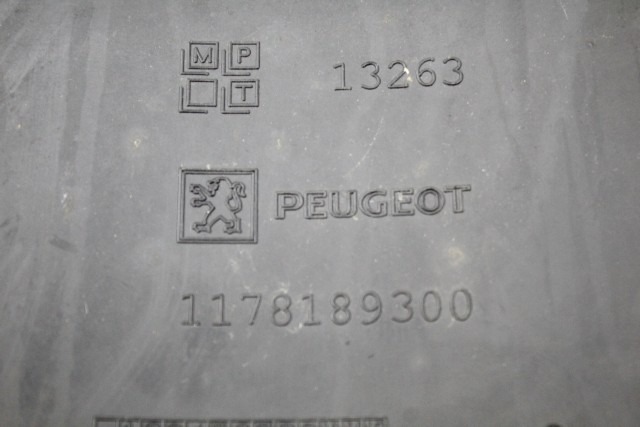 PEUGEOT METROPOLIS 400 1178189300 RETROSCUDO PARAGAMBE 13 - 17 LEG SHIELD