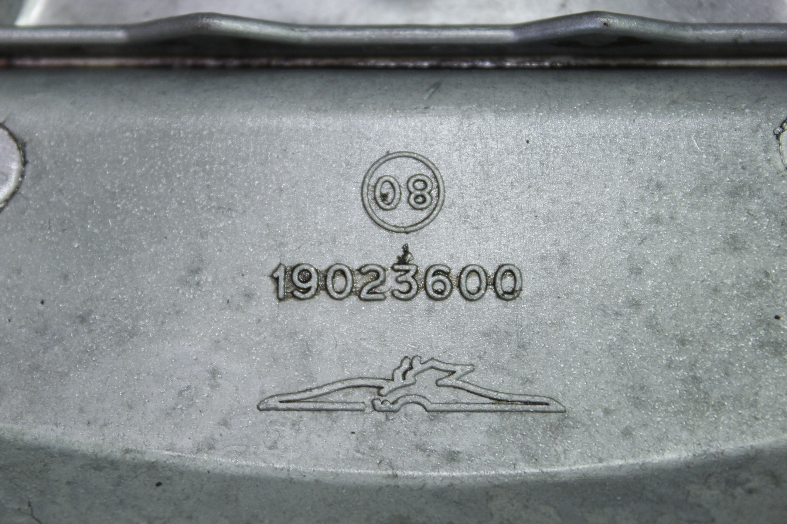 GU190323600  ZYLINDERKOPFHAUBE/ANBAUTEILE MOTO GUZZI V 35 C (1983 - 1988) Gebrauchtteil für 1985
