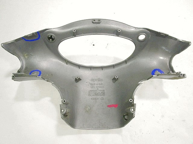 DASHBOARD COVER / HANDLEBAR OEM N. AP8268102 GEBRAUCHTTEIL  SCOOTER APRILIA SCARABEO 100 4T (2002 - 2006) HAUBRAUM, 100 cc ERSTZULASSUNG