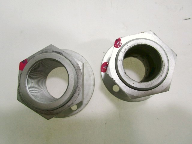 MOTORRAD SCHRAUBEN UND BOLZEN OEM N. 6121233E00 6121433E00 GEBRAUCHTTEIL  MOTO SUZUKI GSX R 750 (1994 - 2003) HAUBRAUM, 750 cc ERSTZULASSUNG 2003