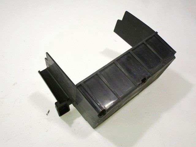 BATTERIEHALTER OEM N. 5RU821290100 GEBRAUCHTTEIL  SCOOTER YAMAHA YP 400 MAJESTY / ABS (2004 - 2008) HAUBRAUM, 400 cc ERSTZULASSUNG 2005