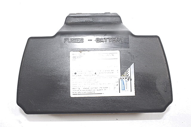 BATTERIEHALTER OEM N. AP8258171 GEBRAUCHTTEIL  SCOOTER APRILIA SCARABEO 100 4T (2002 - 2006) HAUBRAUM, 100 cc ERSTZULASSUNG 2002