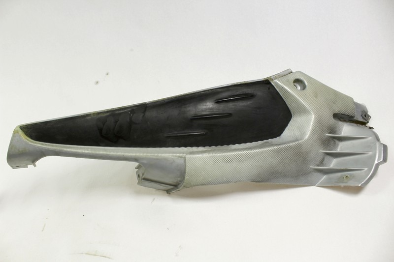 SEITENVERKLEIDUNG OEM N. AP8258559 GEBRAUCHTTEIL  SCOOTER APRILIA SR 50 / SR 50 DITECH (1999 - 2001) HAUBRAUM, 50 cc ERSTZULASSUNG 1999