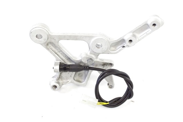 APRILIA SHIVER 900 894584 STAFFA PEDANA ANTERIORE DESTRA 17 - 20 FRONT RIGHT FOOTREST HOLDER SEGNI DI USURA