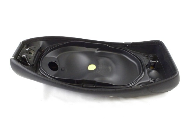 VESPA GTS 300 SUPER 1B001122000C1 SELLA 17 - 18 SEAT