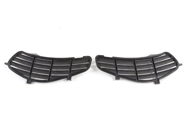 VESPA GTS 300 SUPER 577856 577857 GRIGLIE LATERALI SCUDO 17 - 18 GRILLES