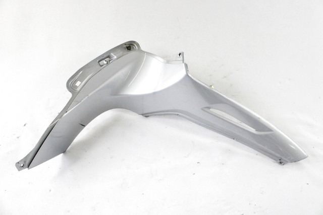 PIAGGIO BEVERLY 300 656344 CARENA TUNNEL CENTRALE SINISTRA 10 - 16 LEFT SIDE FAIRING LEGGERI SEGNI DI USURA ATTACCO CREPATO