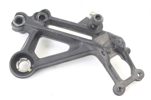 KTM 125 DUKE 93003039000 STAFFA PEDANA ANTERIORE DESTRA 21 - 23 FRONT RIGHT FOOTREST HOLDER