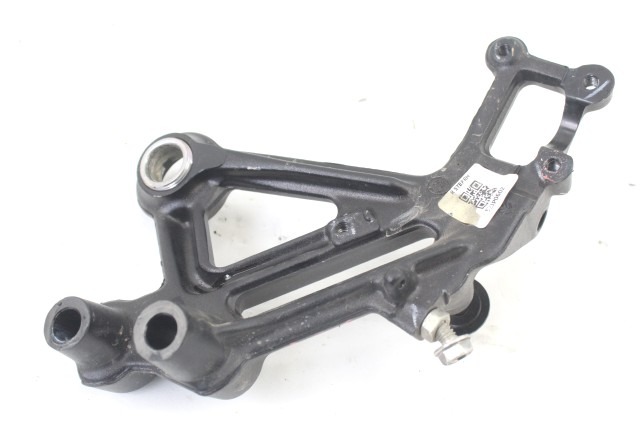 KTM 125 DUKE 93003039000 STAFFA PEDANA ANTERIORE DESTRA 21 - 23 FRONT RIGHT FOOTREST HOLDER