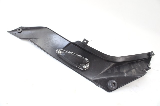 BENELLI BN 125 65602L29BA00 FIANCHETTO GRIGLIA CENTRALE DESTRA  21 - 24 RIGHT BODY PANEL