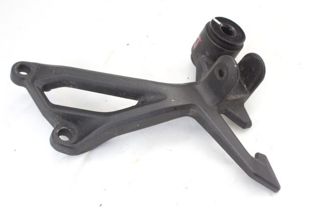 KAWASAKI Z 900 35063145318R STAFFA PEDANA POSTERIORE DESTRA ZR900F 2022 REAR RIGHT FOOTREST HOLDER 35063136318R