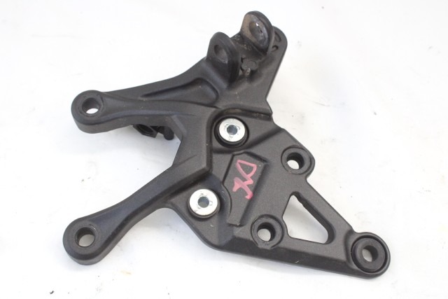 KAWASAKI Z 900 35063144218R STAFFA PEDANA ANTERIORE DESTRA ZR900F 2022 FRONT RIGHT FOOTREST HOLDER 35063140018R