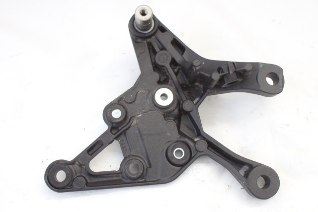 KAWASAKI Z 900 35063144218R STAFFA PEDANA ANTERIORE DESTRA ZR900F 2022 FRONT RIGHT FOOTREST HOLDER 35063140018R