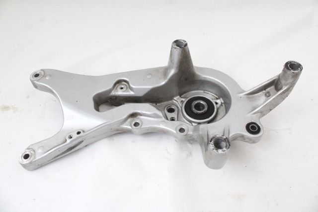 YAMAHA TRICITY MW 125 2CMF21710000 FORCELLONE POSTERIORE SUPPORTO MARMITTA 14 - 17 REAR SWINGARM MUFFLER BRACKET