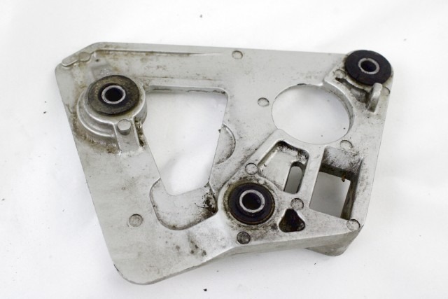 SUZUKI GSX 750 F 4351720C00 STAFFA PEDANA ANTERIORE DESTRA 88 - 89 FRONT RIGHT FOOTREST HOLDER