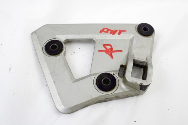 SUZUKI GSX 750 F 4352720C01 STAFFA PEDANA ANTERIORE SINISTRA 88 - 89 FRONT LEFT FOOTREST HOLDER