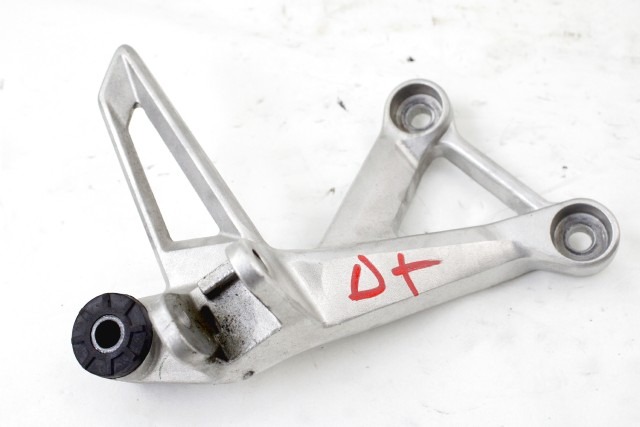 HONDA CB 500 HORNET 50715MJWJ00 STAFFA PEDANA POSTERIORE DESTRA PC71 (2024) REAR RIGHT FOOTREST HOLDER